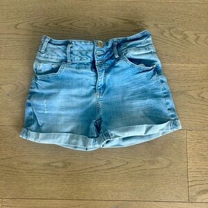 Light wash blue jean shorts from Papaya size medium